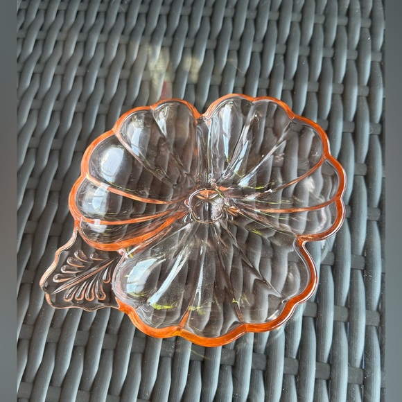 Vintage 1930s Jeannette Iridescent Carnival Glass, 3 leaf Clover Dish - Picture 3 of 9